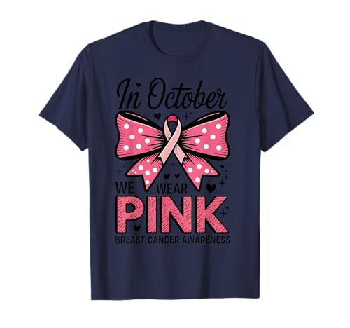 Im Oktober tragen wir rosa Awareness Bow Ribbon Frauen T-Shirt Im Oktober tragen wir rosa Awareness Bow Ribbon Frauen T-Shirt von Support Pink Ribbon Breast Cancer Awareness