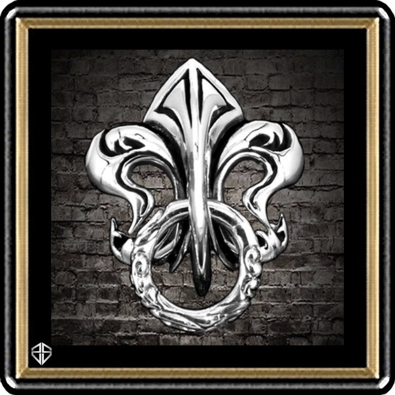 Echtsilber Fleur De Lis Concho Biker Geldbörse Kettenverbinder Echtsilber Fleur De Lis Concho Biker Geldbörse Kettenverbinder von SupremeSilverJewelry
