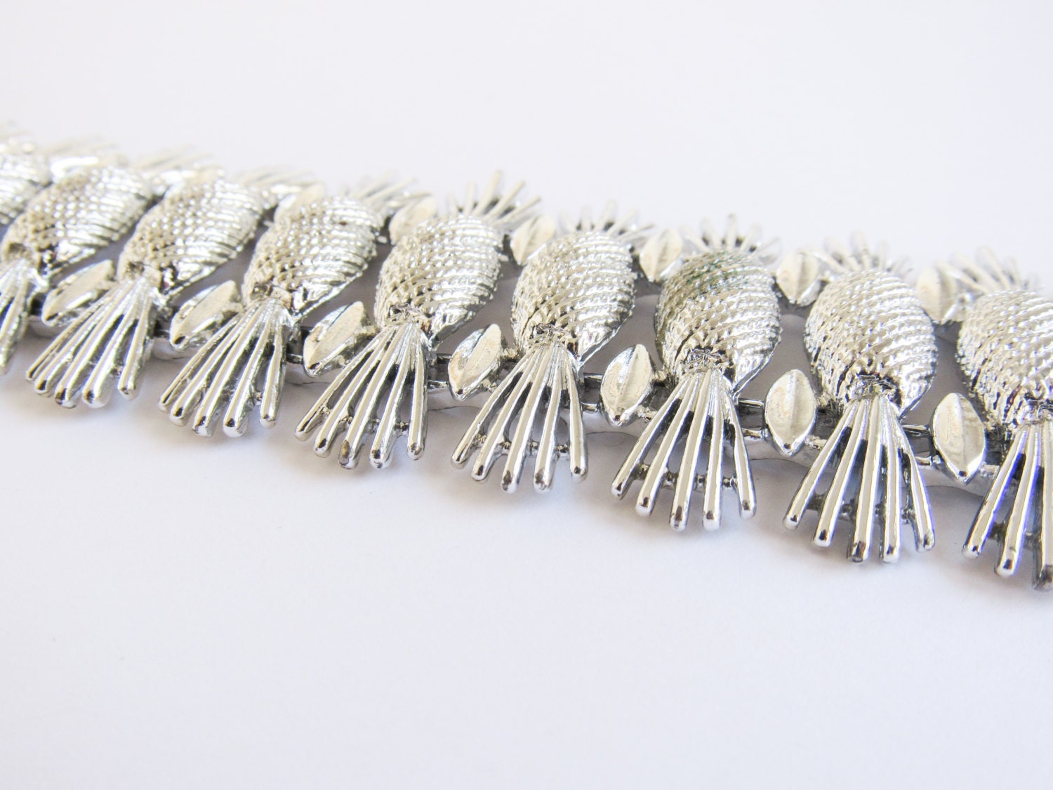 Sara Cov Vintage Silber Ananas Breites Armband Sara Cov Vintage Silber Ananas Breites Armband von SurLhistoire