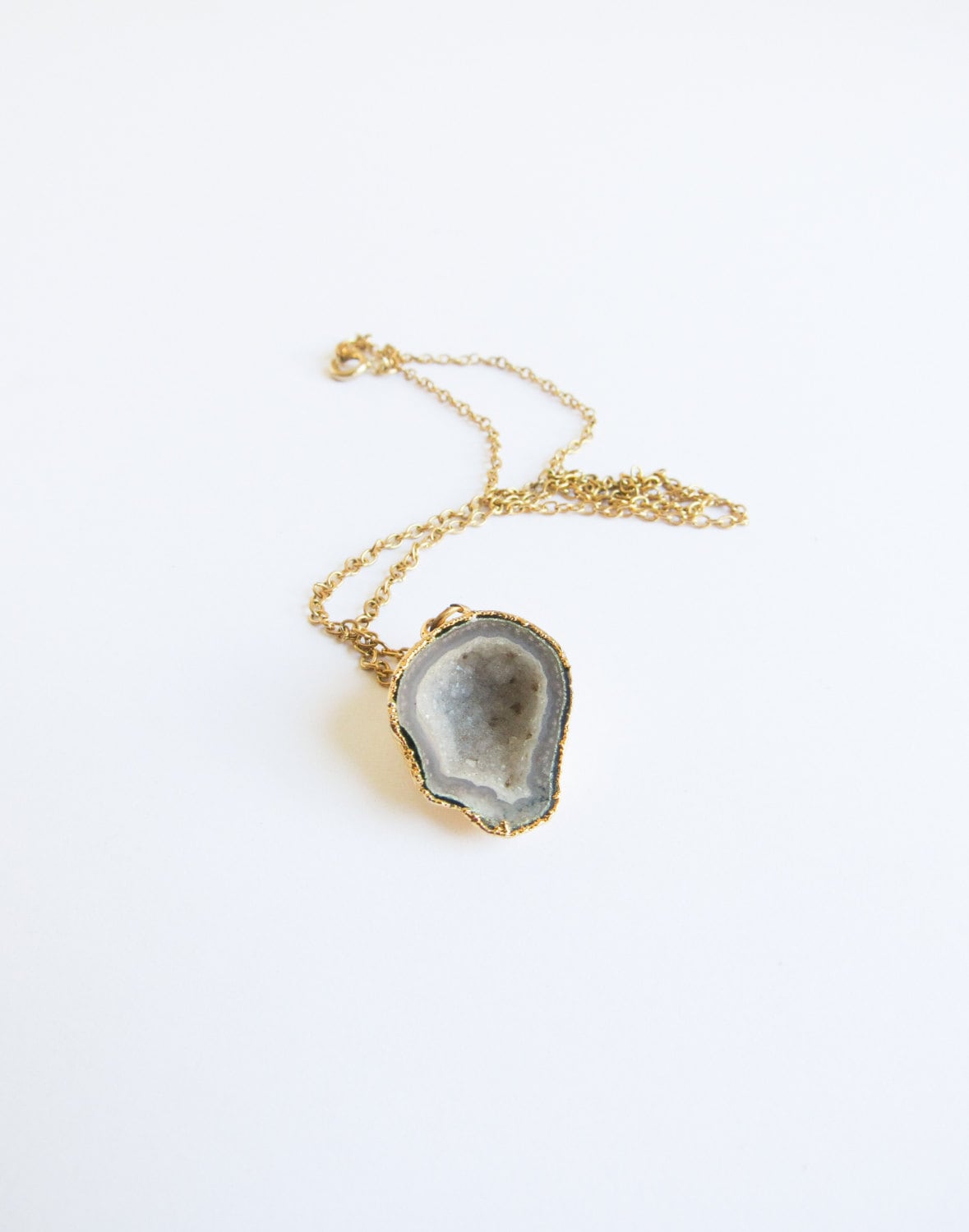 Vintage Achat Geode Halskette/Gold Getauchte Detaillierte Vintage Achat Geode Halskette/Gold Getauchte Detaillierte von SurLhistoire