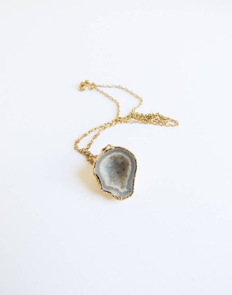 Vintage Achat Geode Halskette/Gold Getauchte Detaillierte Vintage Achat Geode Halskette/Gold Getauchte Detaillierte von SurLhistoire
