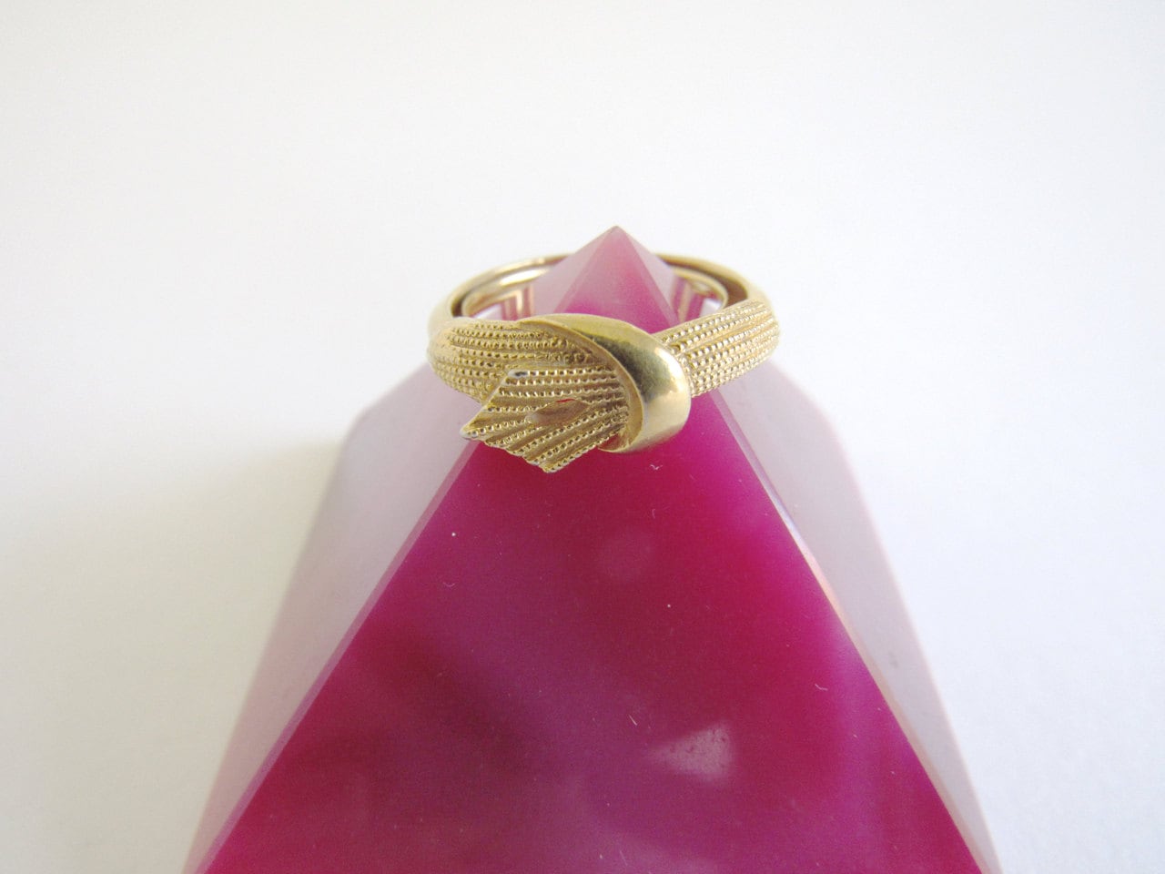 Vintage Gürtel Ring Gold Vintage Avon Ring Größe 5, 5 Silberfarben Vintage Gürtel Ring Gold Vintage Avon Ring Größe 5, 5 Silberfarben von SurLhistoire