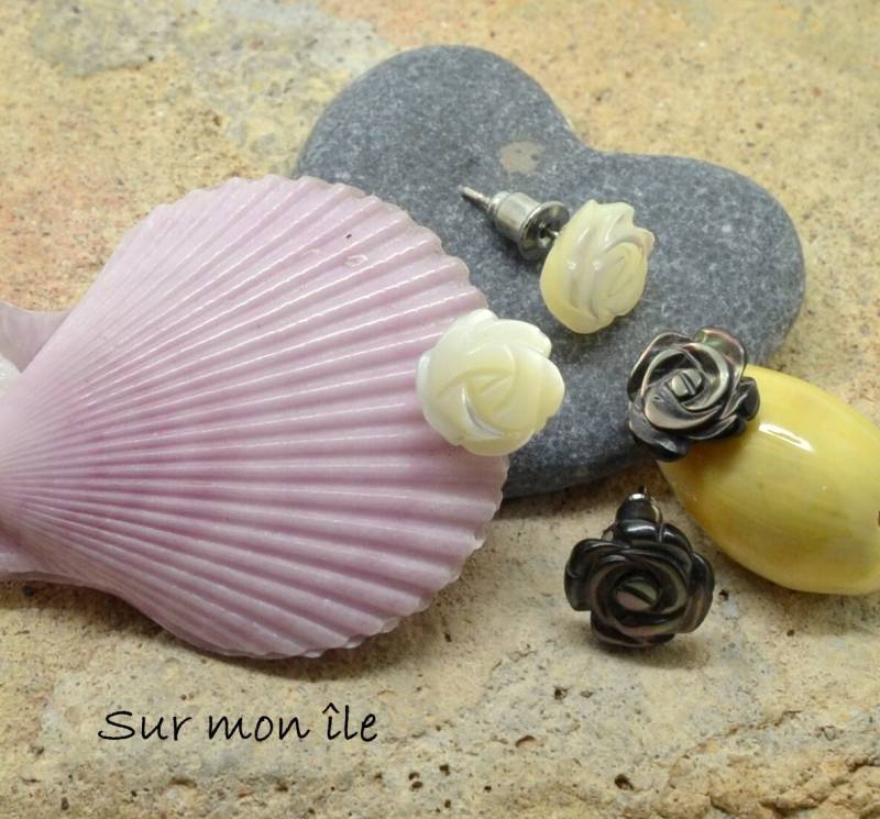 Chip-Ohrringe, Rosa Blume, Perlmutt, Aus Silbernem Metall Chip-Ohrringe, Rosa Blume, Perlmutt, Aus Silbernem Metall von SurMonIleCreations