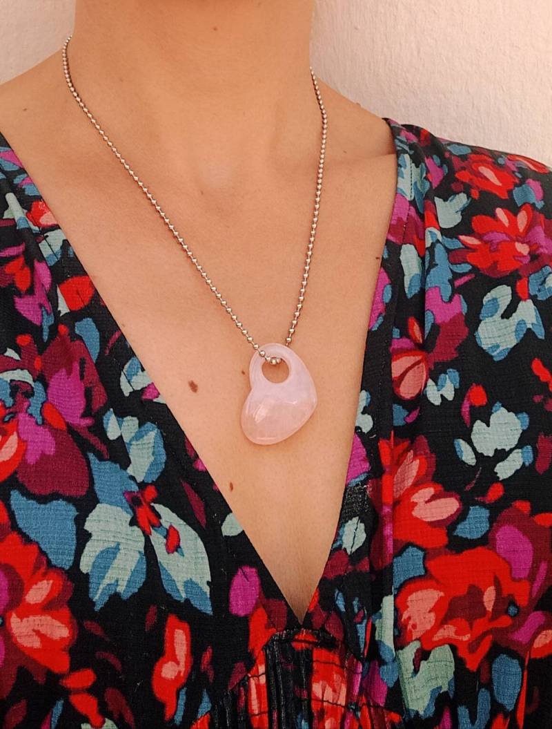 Damenhalskette, Rosenquarzherz, 50 cm Kette, Silbernes Metall, Halbedelstein von SurMonIleCreations