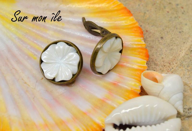 Hibiskus Blume, White Pearl, Bronze-Metall Für Nicht Ohrlöcher Ohrringe Clips Hibiskus Blume, White Pearl, Bronze-Metall Für Nicht Ohrlöcher Ohrringe Clips von SurMonIleCreations