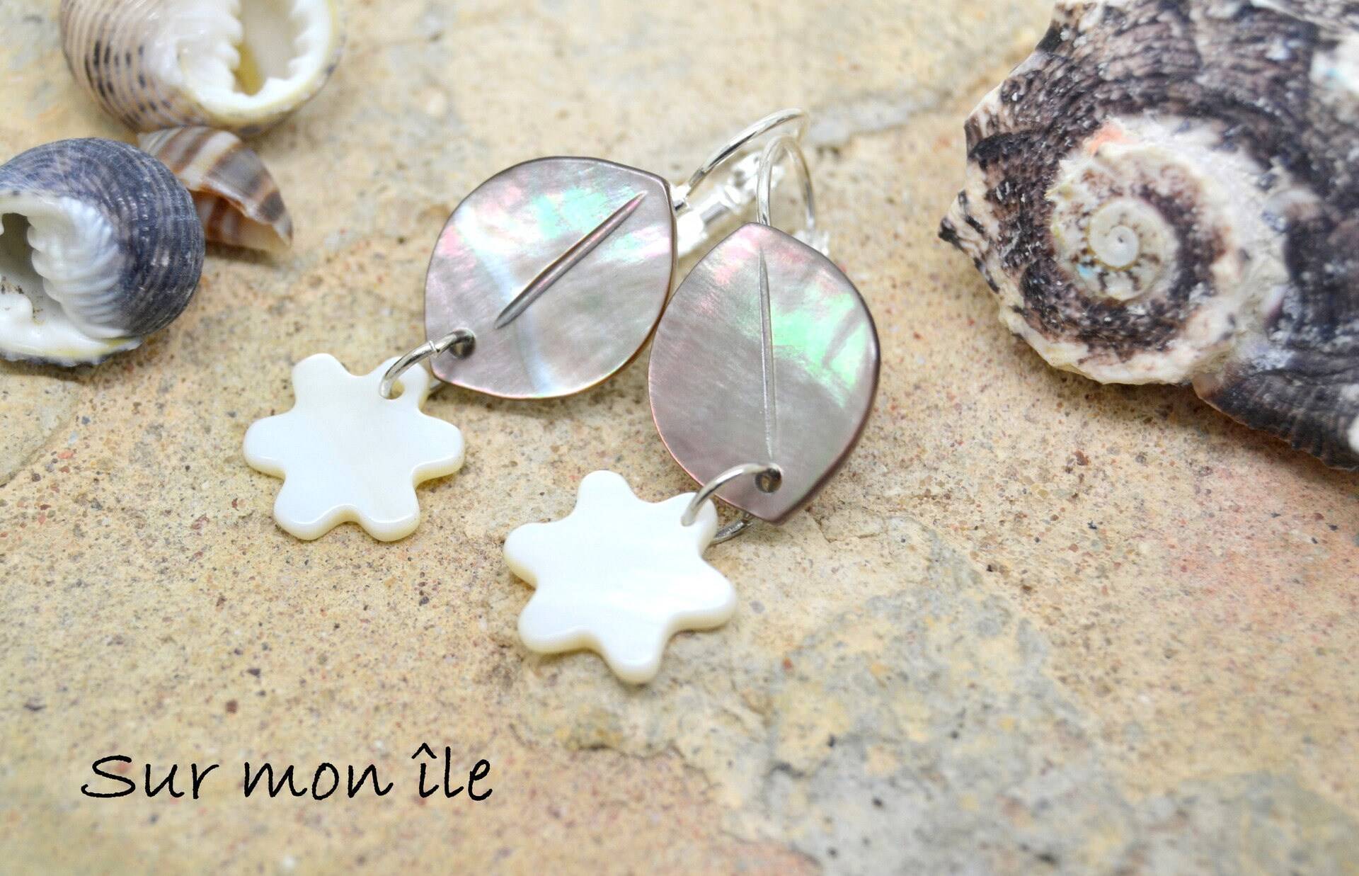 Ohrringe, Perlmuttblatt Und -Blume, Aus Versilbertem Metall Ohrringe, Perlmuttblatt Und -Blume, Aus Versilbertem Metall von SurMonIleCreations