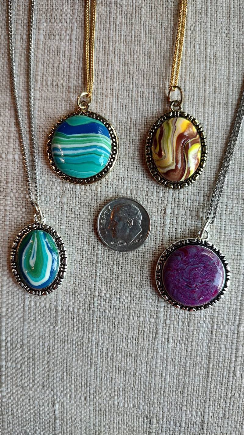 Gewirbelte Halskette Aus Polymer Clay, Unikat Schmuck, Boho Halskette, Ton Gefüllt Anhänger, Hippie Halsband von SurelyOriginal