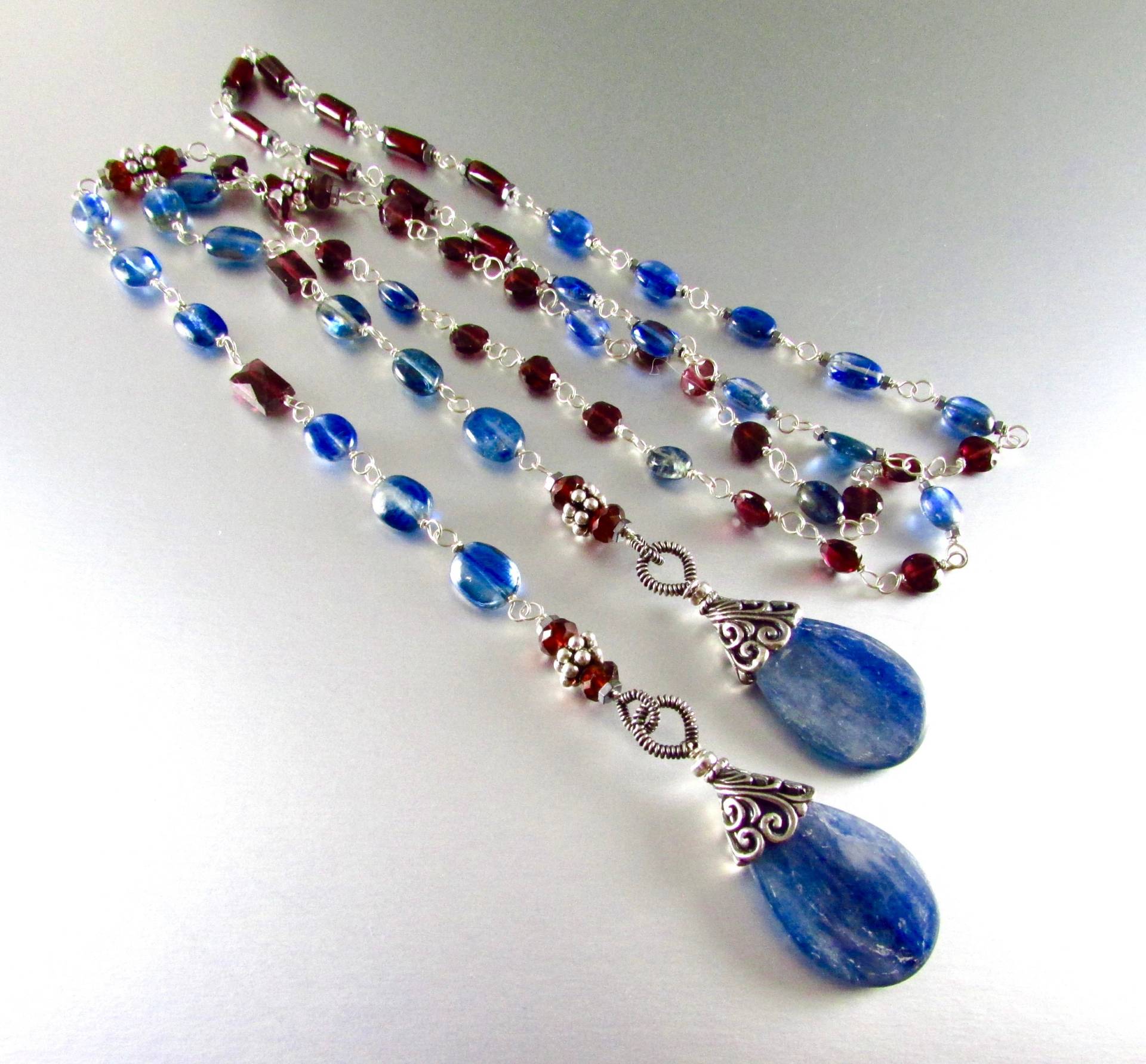 Kyanit Und Granat Mit Sterling Silber Lariat Halskette Kyanit Und Granat Mit Sterling Silber Lariat Halskette von SurfAndSand