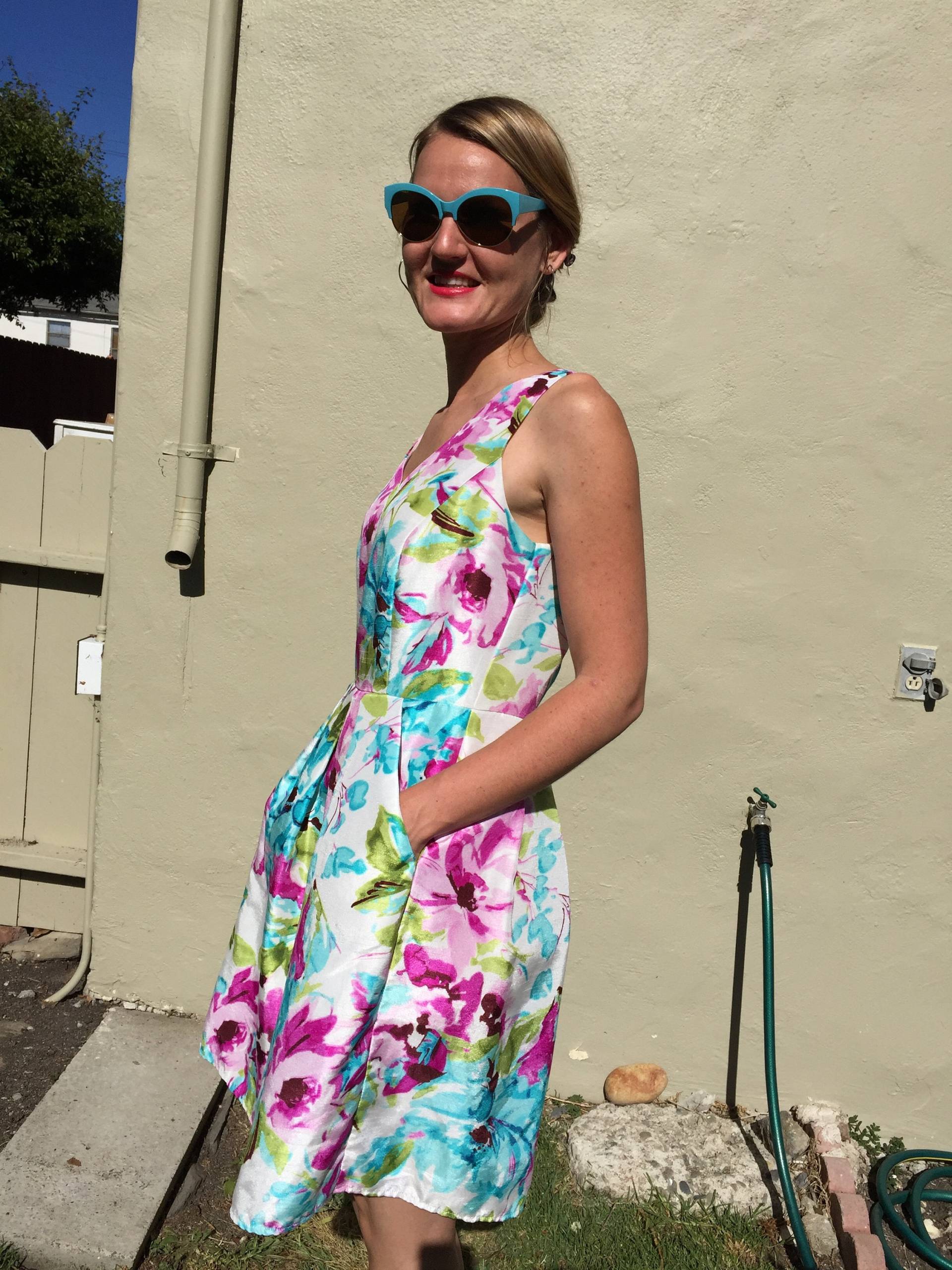 Helle Blumen Frock. Blues, Purples, Grüne... Pünktlich Zum Sommer Helle Blumen Frock. Blues, Purples, Grüne... Pünktlich Zum Sommer von SurfGirlVintageCali