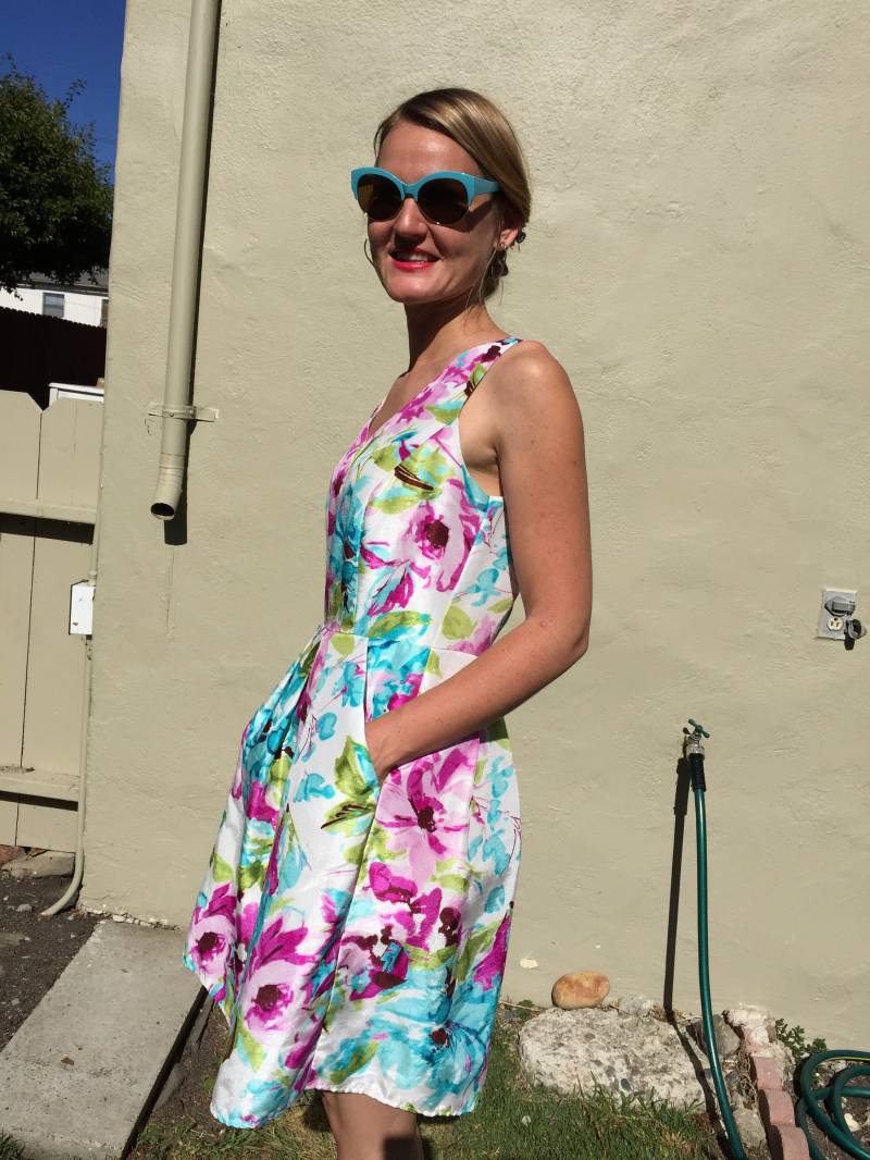 Helle Blumen Frock. Blues, Purples, Grüne... Pünktlich Zum Sommer Helle Blumen Frock. Blues, Purples, Grüne... Pünktlich Zum Sommer von SurfGirlVintageCali