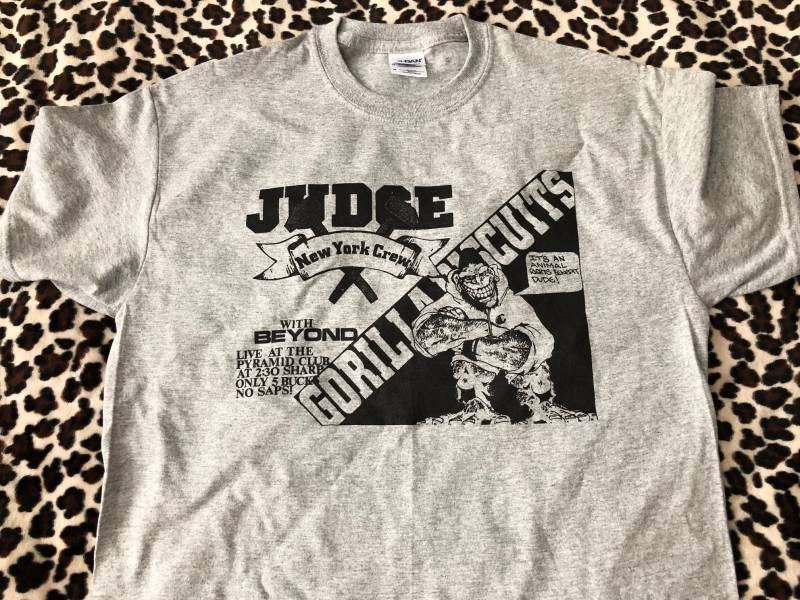 Judge/Gorilla Kekse Vintage Flyer T-Shirt Judge/Gorilla Kekse Vintage Flyer T-Shirt von SurfandDestroy