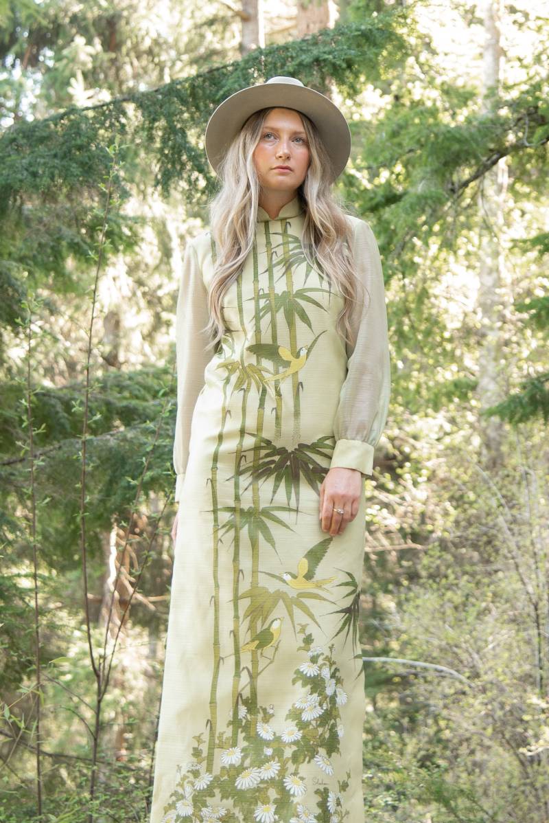 1970S Alfred Shaheen Kleid, Bambus, Vögel + Gänseblümchen Print Maxi Designer Vintage Hawaii Chartreuse Kaftan von SurfandtheCity