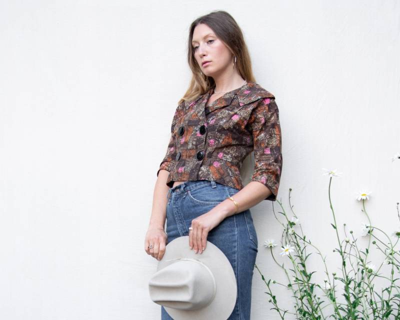 60Er Jahre Vintage Anzugjacket, 50Er Schößchen Top, Skulptur Lora Lenox Abstrakt Baumwoll Crop Zweireihige Cropped Bluse von SurfandtheCity