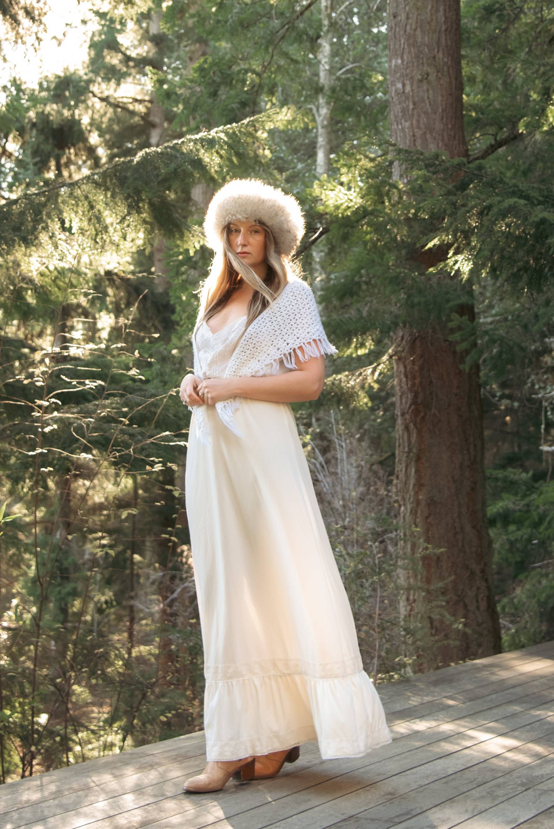 70Er Jahre Häkelschal | Weißer Offener Strickschal Mit Fransen Vintage 1970Er Kuscheliger Boho Strick Schal Wrap von SurfandtheCity