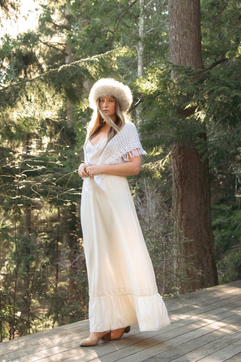 70Er Jahre Häkelschal | Weißer Offener Strickschal Mit Fransen Vintage 1970Er Kuscheliger Boho Strick Schal Wrap von SurfandtheCity