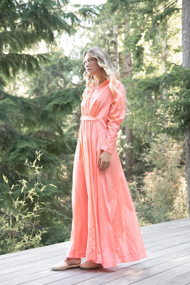 70Er Vintage Peach Abendkleid | Ballkleid Kimono Femme Strandfee Brautkleid Langer Ärmel Morgenmantel Oversized Lounge Kleid von SurfandtheCity