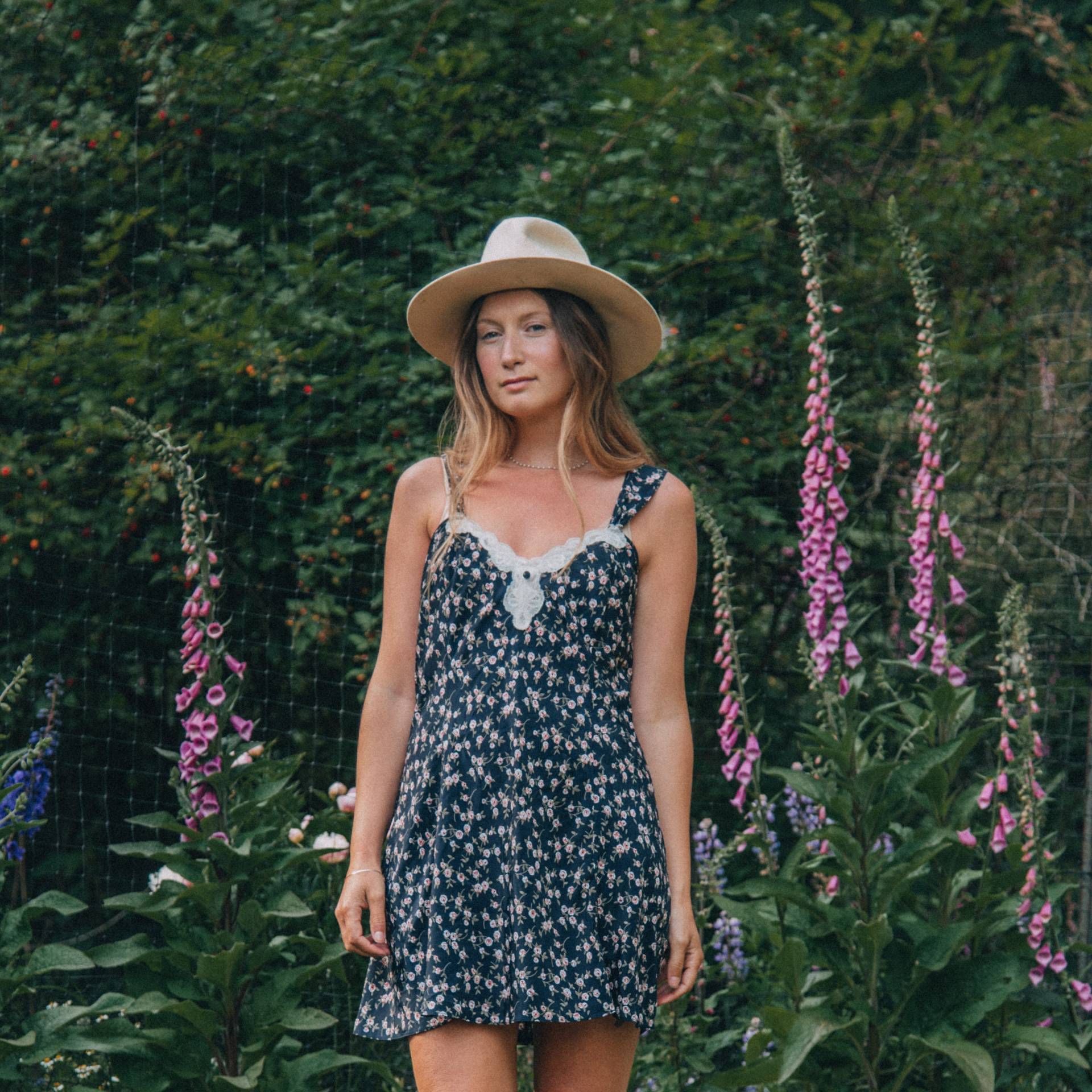 90Er Jahre Blümchen + Spitzen Slip Dress | Navy Florales Nachthemd Spitze Dessous Babydoll Kleid Sommer Mini Strand Cover Up von SurfandtheCity