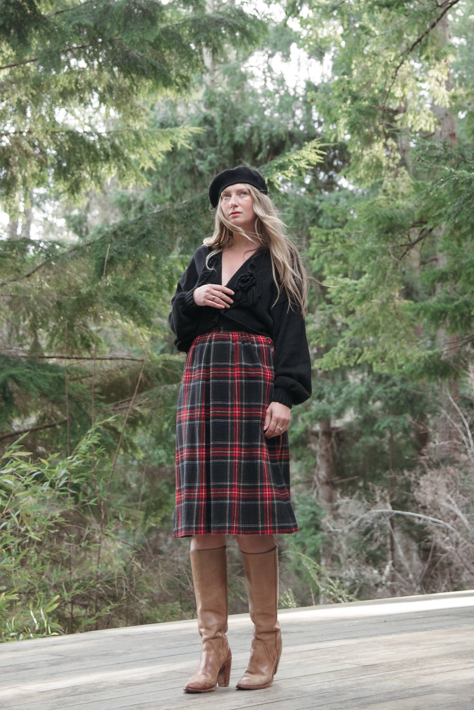 90Er Jahre Cropped Sweater Cardigan | Sophies Minimalist Wogen Ärmel Verzierte 3D Schwarze Baumwolle Strickjacke von SurfandtheCity