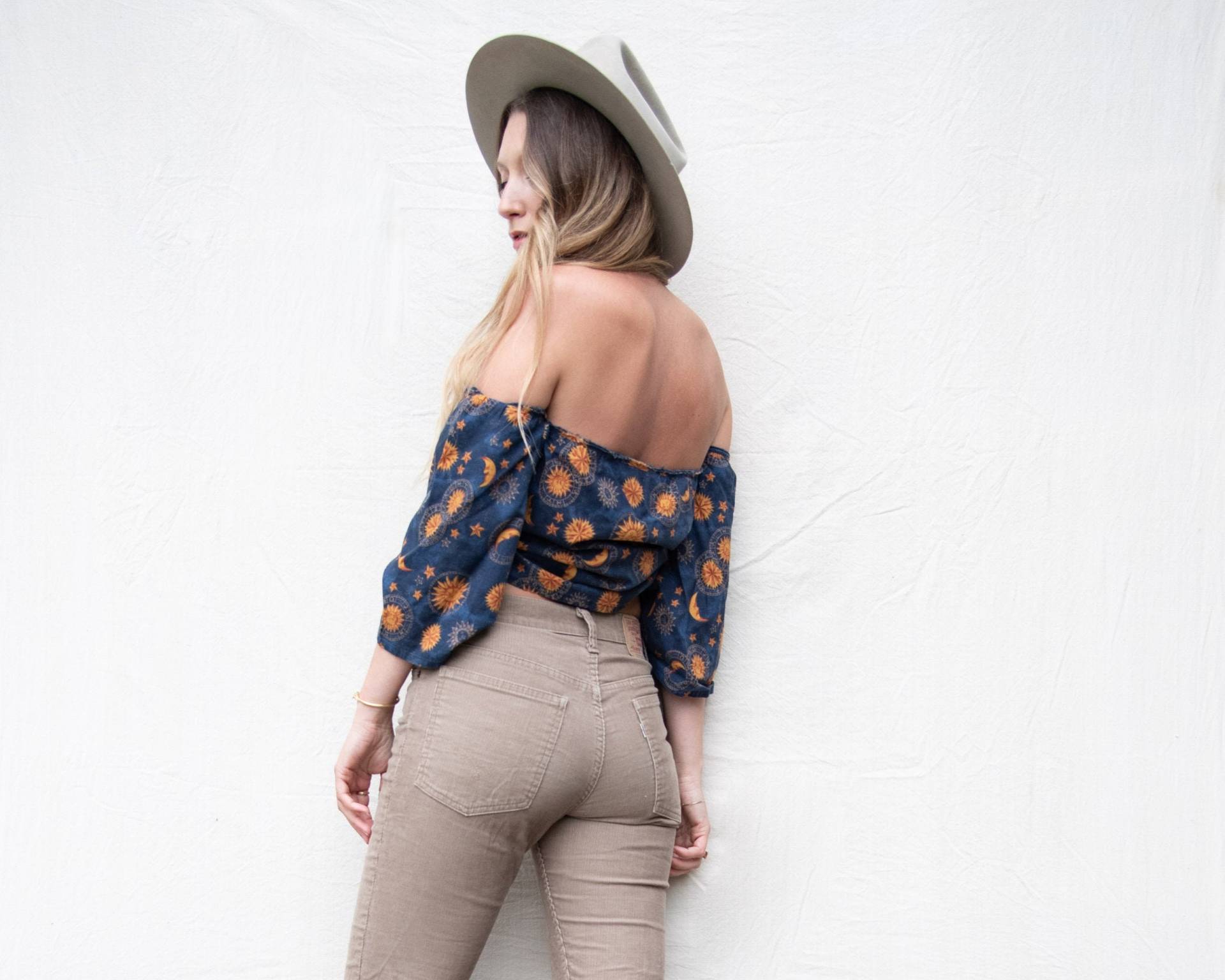 90Er Jahre Vintage Crop Top | Sonne Und Mond Aus Der Schulter Sterne Astrologie Shirt 1990Er Festival Sternenklare Nacht Bluse von SurfandtheCity