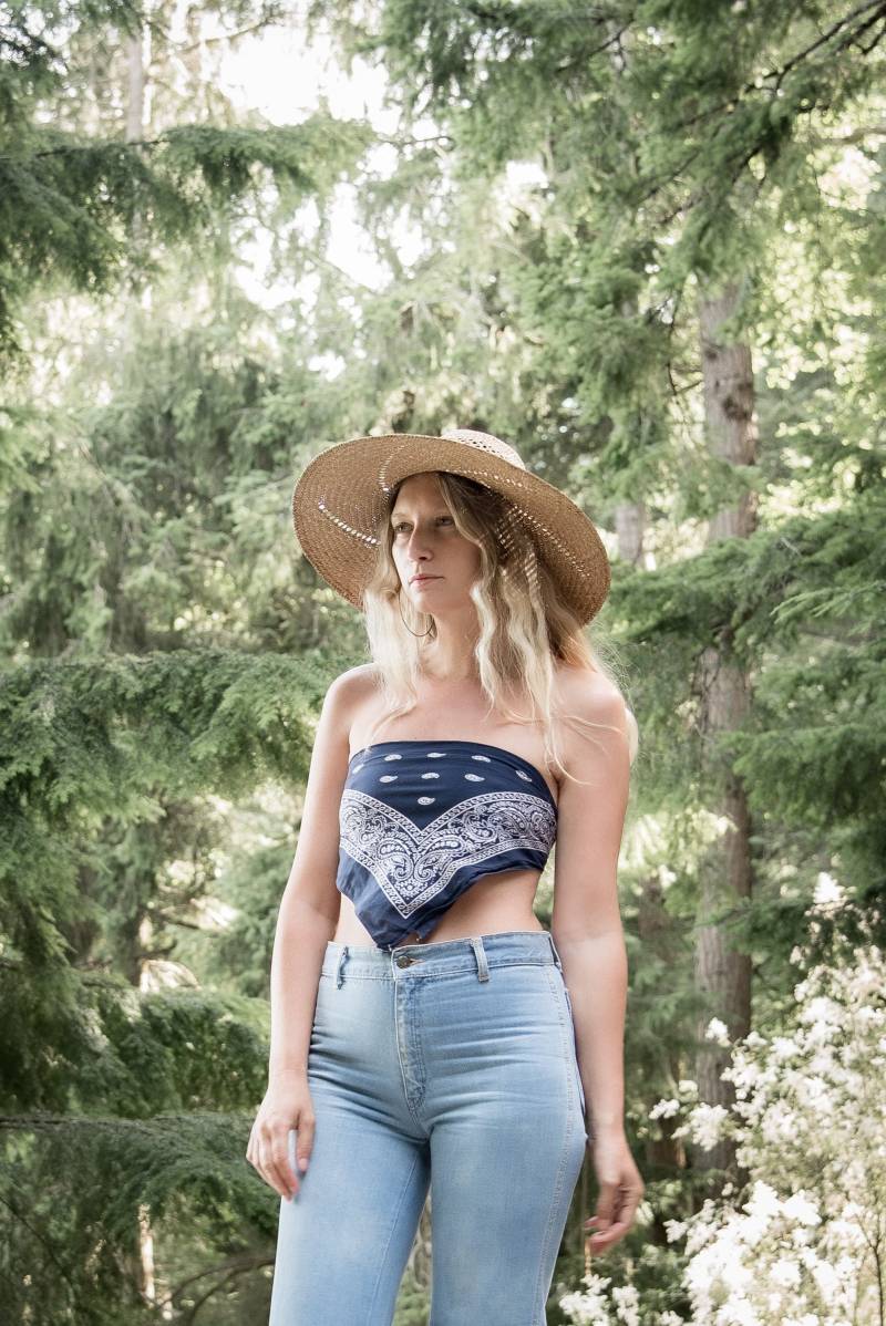 Jahrgang Indigo Blau Bandana | Hergestellt in Usa Paisley Floral Baumwolle Hankerchief Schal Top Hals-Schal Kopftuch Haar Gesichtsmaske von SurfandtheCity