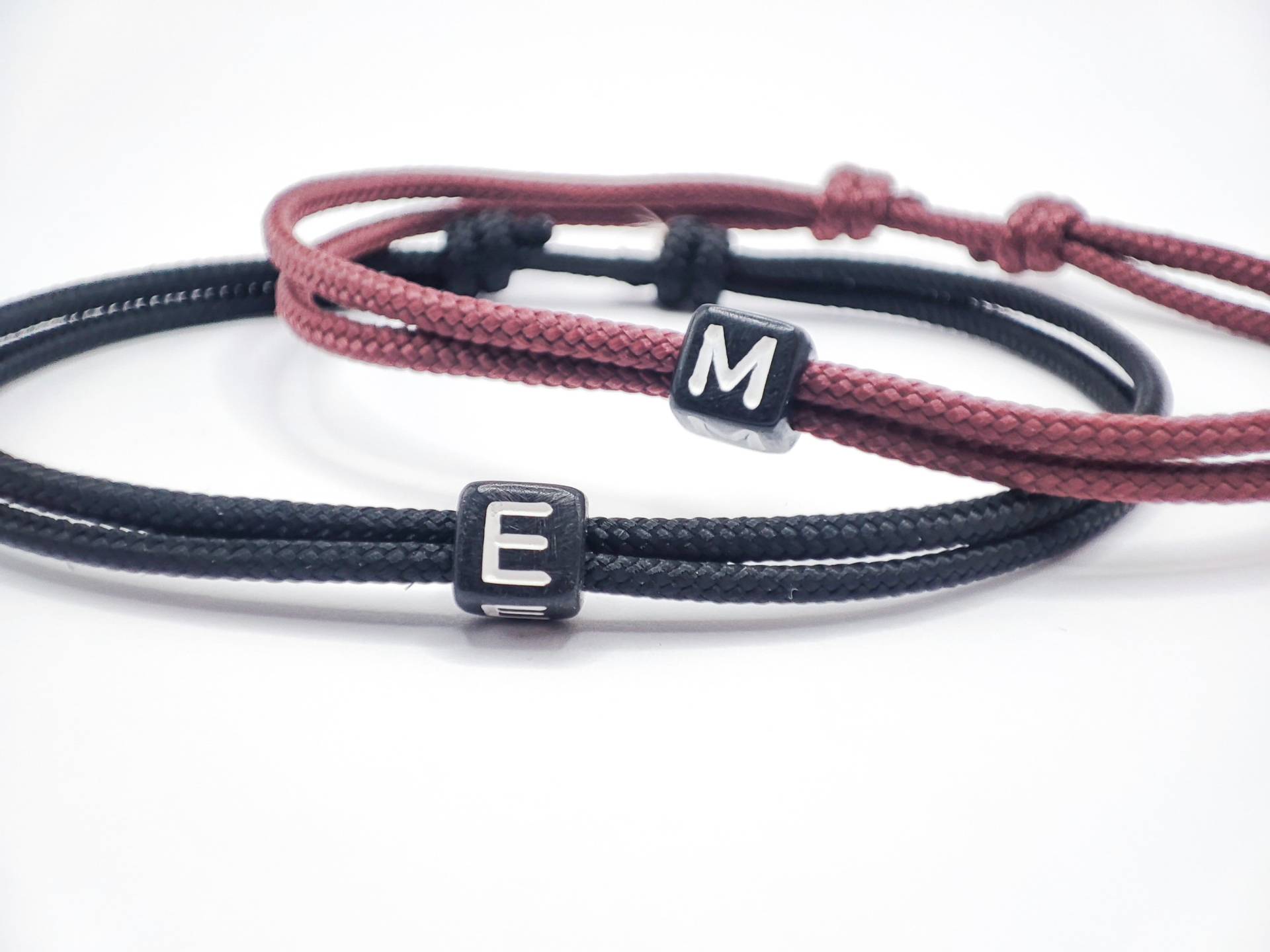 Surfbalance 2Er Set Feine Partnerarmbänder Mit Buchstabenperle, Paracord, Minimalistisch, Segeltau, Geschenk, Freundschaftsarmband Surfbalance 2Er Set Feine Partnerarmbänder Mit Buchstabenperle, Paracord, Minimalistisch, Segeltau, Geschenk, Freundschaftsarmband von Surfbalance