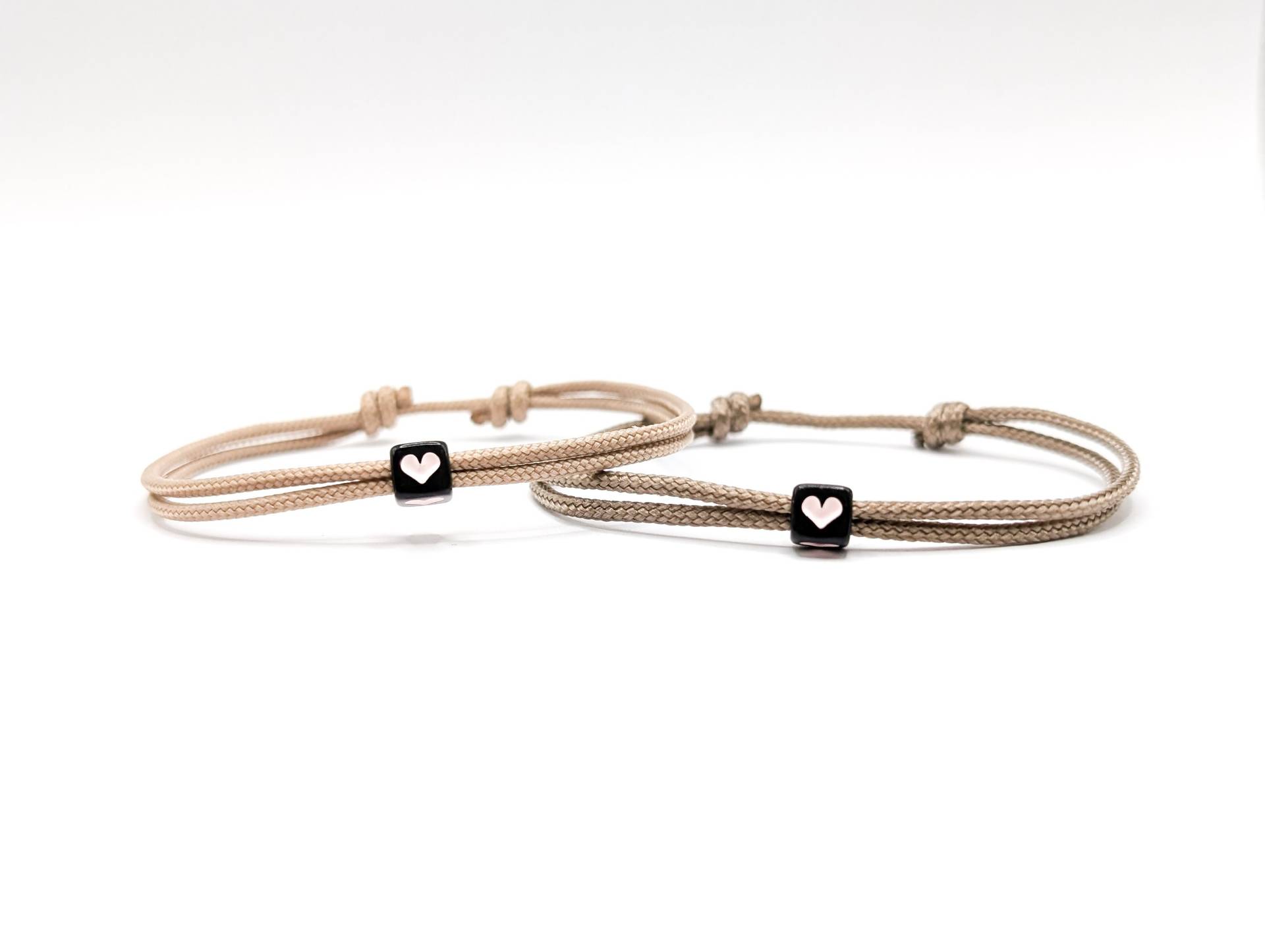 Surfbalance 2Er Set Feine Partnerarmbänder Mit Herz, Paracord, Minimalistisch, Segeltau, Geschenk, Freundschaftsarmband Surfbalance 2Er Set Feine Partnerarmbänder Mit Herz, Paracord, Minimalistisch, Segeltau, Geschenk, Freundschaftsarmband von Surfbalance