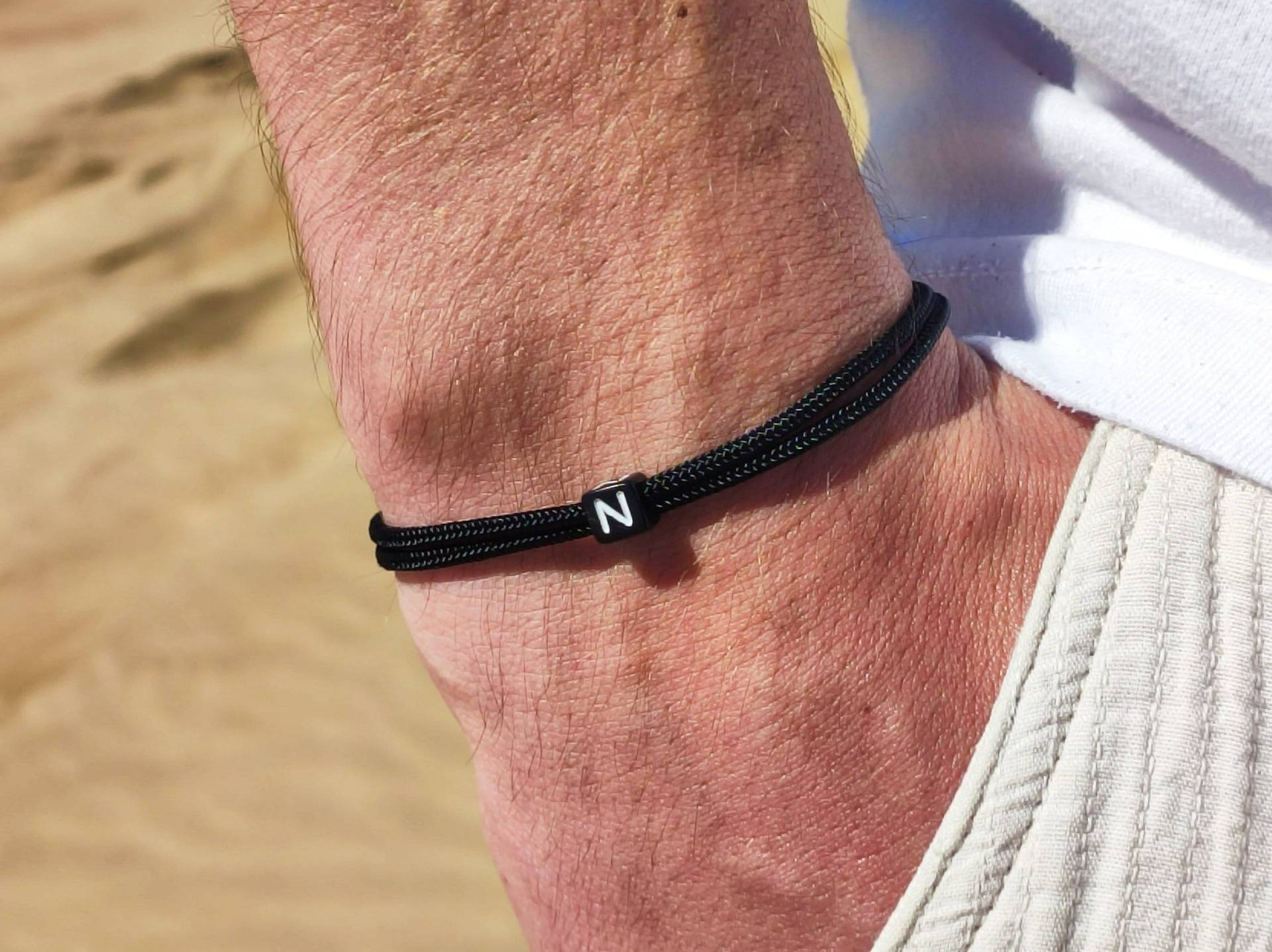 Surfbalance Feines Armband Mit Buchstabenperle, Paracord, Minimalistisch, Segeltau, Geschenk, Freundschaftsarmband Surfbalance Feines Armband Mit Buchstabenperle, Paracord, Minimalistisch, Segeltau, Geschenk, Freundschaftsarmband von Surfbalance