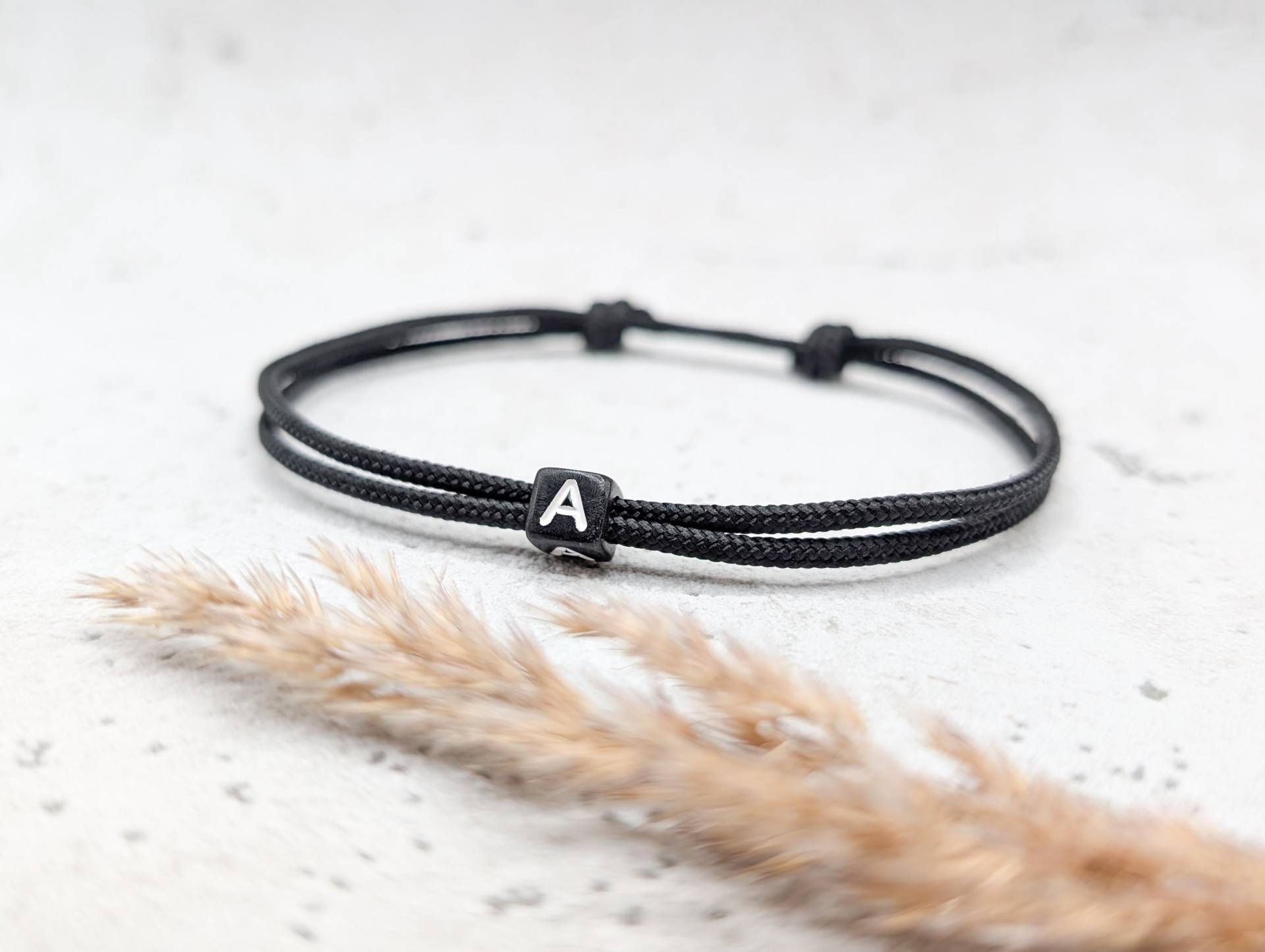 Surfbalance Feines Armband Mit Buchstabenperle, Paracord, Minimalistisch, Segeltau, Geschenk, Freundschaftsarmband Surfbalance Feines Armband Mit Buchstabenperle, Paracord, Minimalistisch, Segeltau, Geschenk, Freundschaftsarmband von Surfbalance