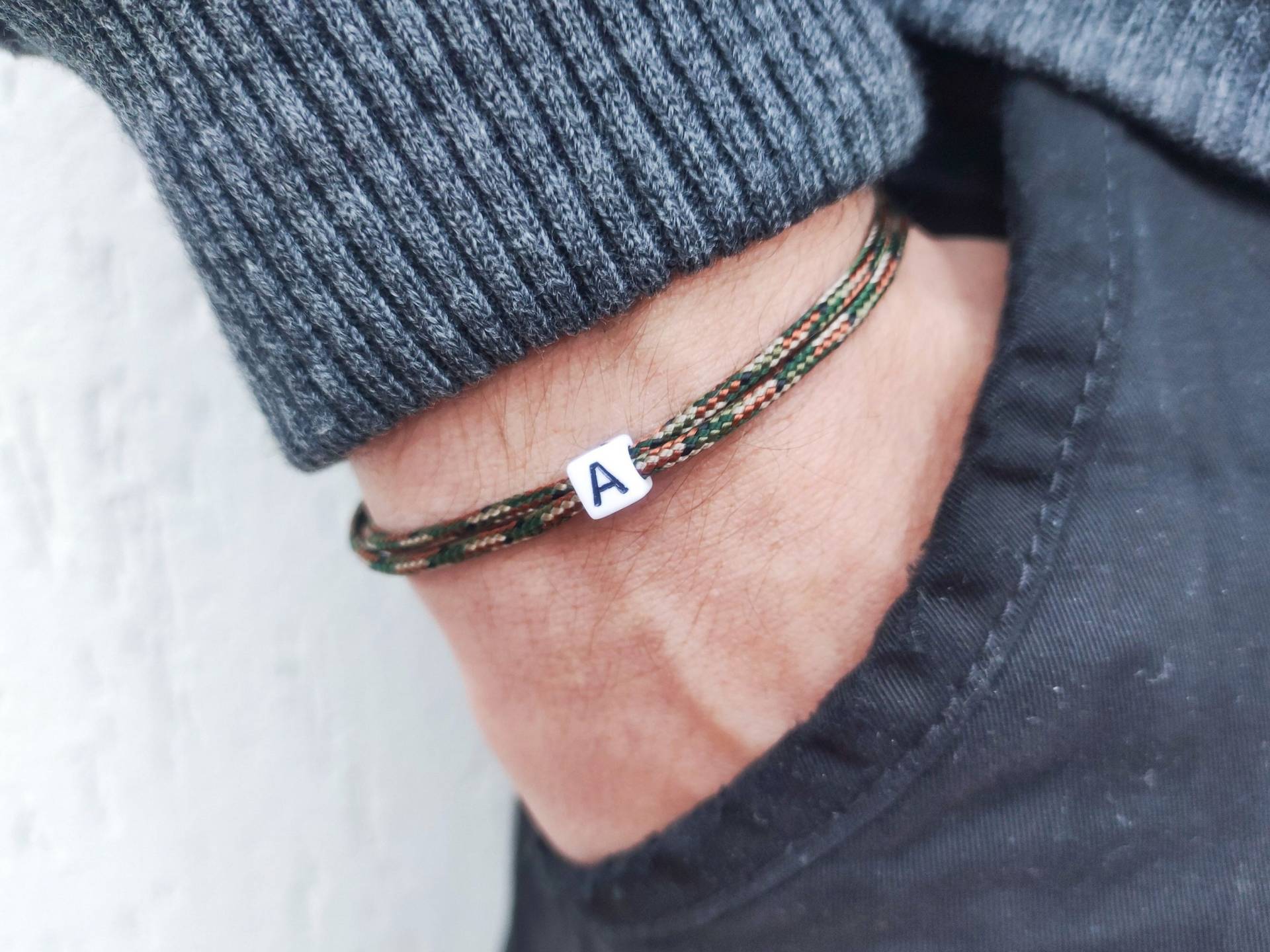 Surfbalance Feines Armband Mit Buchstabenperle, Paracord, Minimalistisch, Segeltau, Geschenk, Freundschaftsarmband Surfbalance Feines Armband Mit Buchstabenperle, Paracord, Minimalistisch, Segeltau, Geschenk, Freundschaftsarmband von Surfbalance