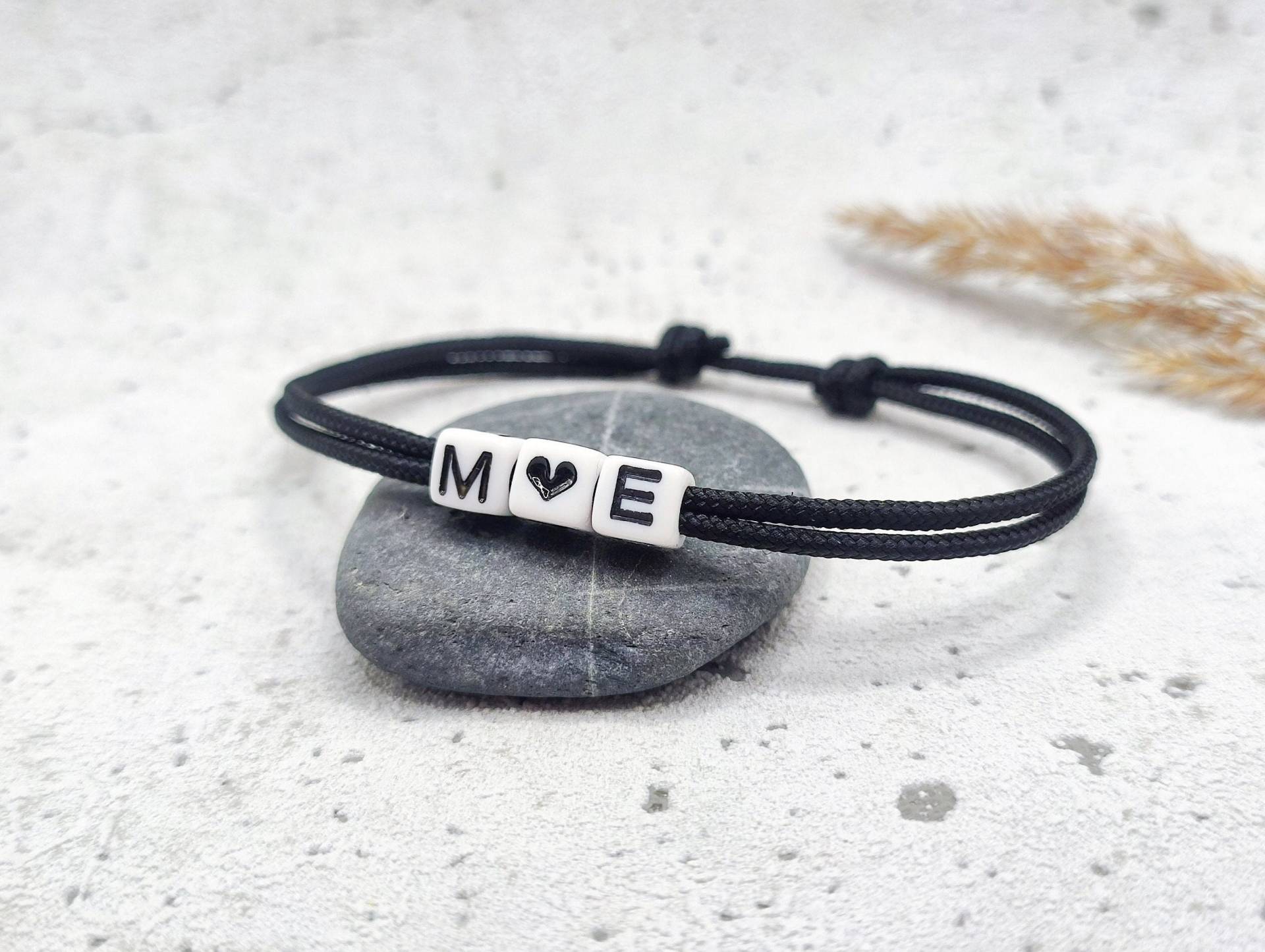 Surfbalance Feines Armband Mit Buchstabenperlen Und Herz, Paracord, Minimalistisch, Segeltau, Geschenk, Freundschaftsarmband Surfbalance Feines Armband Mit Buchstabenperlen Und Herz, Paracord, Minimalistisch, Segeltau, Geschenk, Freundschaftsarmband von Surfbalance