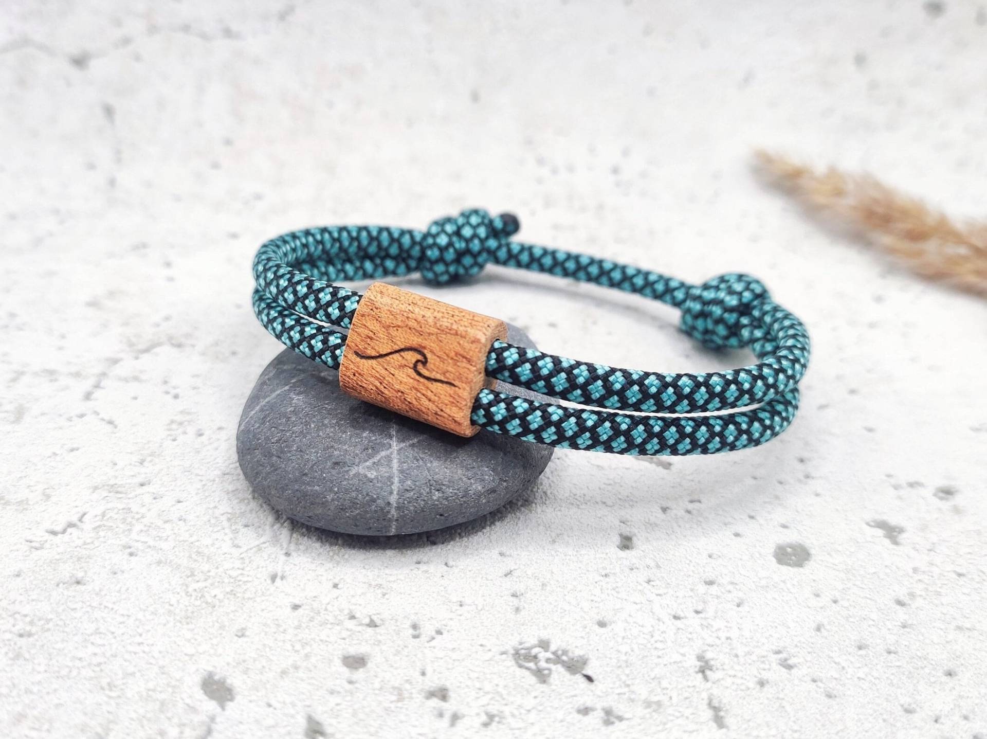 Surfbalance Holzarmband Aus Segeltau Mit Gravur, Minimalistisch, Paracord, Surferarmband, Geschenkidee Surfbalance Holzarmband Aus Segeltau Mit Gravur, Minimalistisch, Paracord, Surferarmband, Geschenkidee von Surfbalance