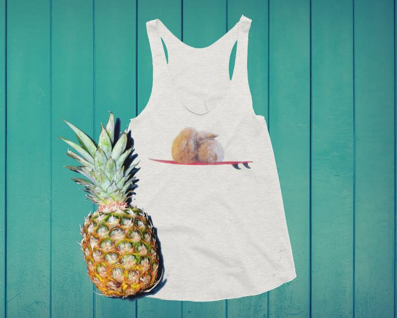 Surfer Hasen Damen Tri-Blend Racerback Tank Surfer Hasen Damen Tri-Blend Racerback Tank von Surfersandyogis