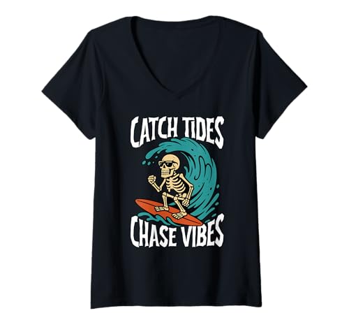 Damen Fang Gezeiten Chase Vibes Skelett Surfer Beach T-Shirt mit V-Ausschnitt Damen Fang Gezeiten Chase Vibes Skelett Surfer Beach T-Shirt mit V-Ausschnitt von Surfing Skeleton Coastal Vibes Summer Beach Life