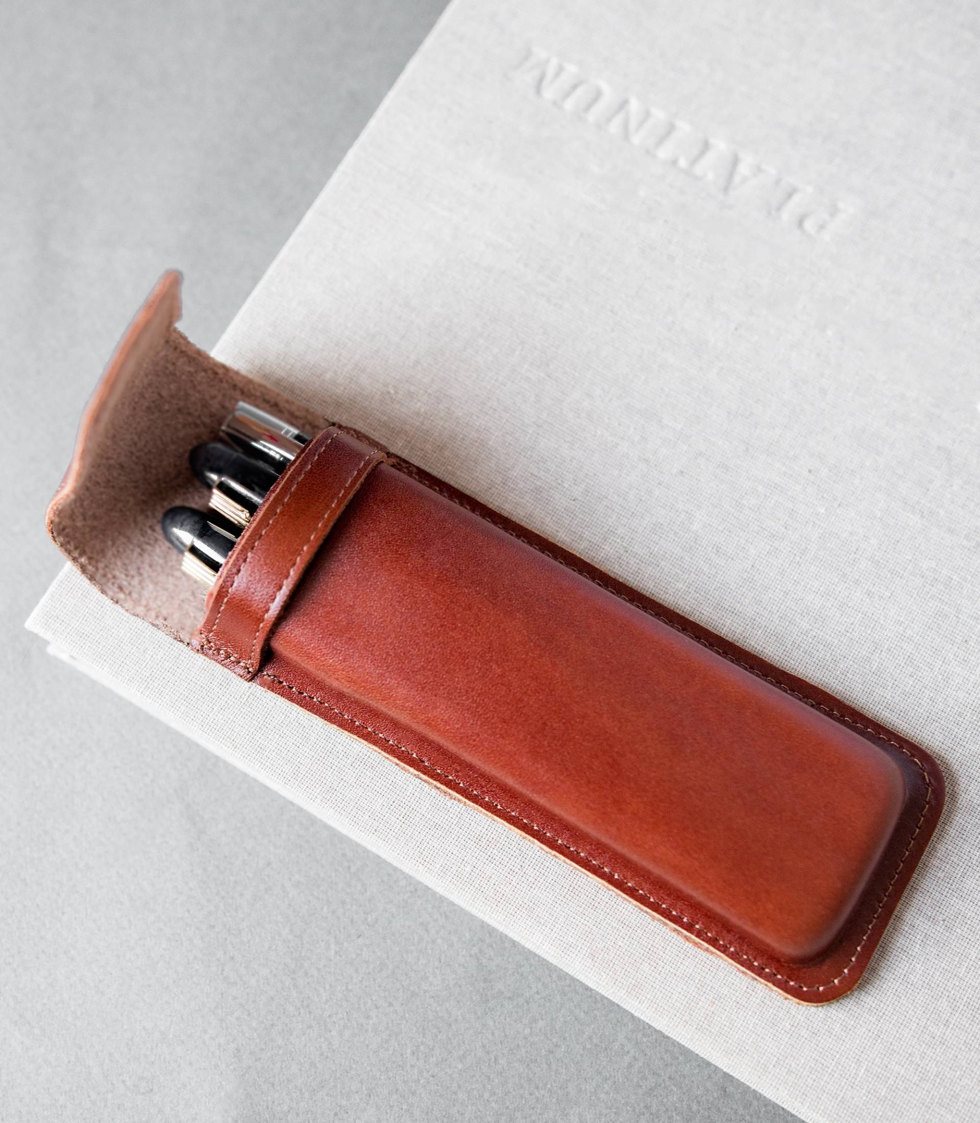 Füllfederhalter Für Männer, Leder Stiftehalter, Personalisierte Federmäppchen, Stifteetui, Geburtstagsgeschenk Ihn Füllfederhalter Für Männer, Leder Stiftehalter, Personalisierte Federmäppchen, Stifteetui, Geburtstagsgeschenk Ihn von SurfingBison
