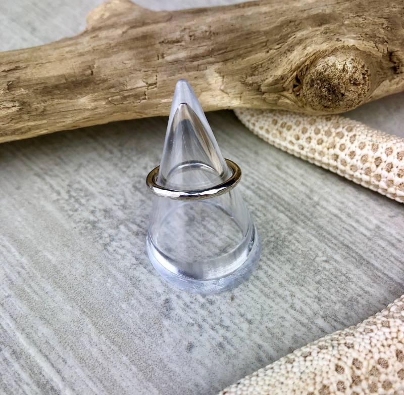 Silber Hand Strukturierte Stapelring von Surfsirenjewellery