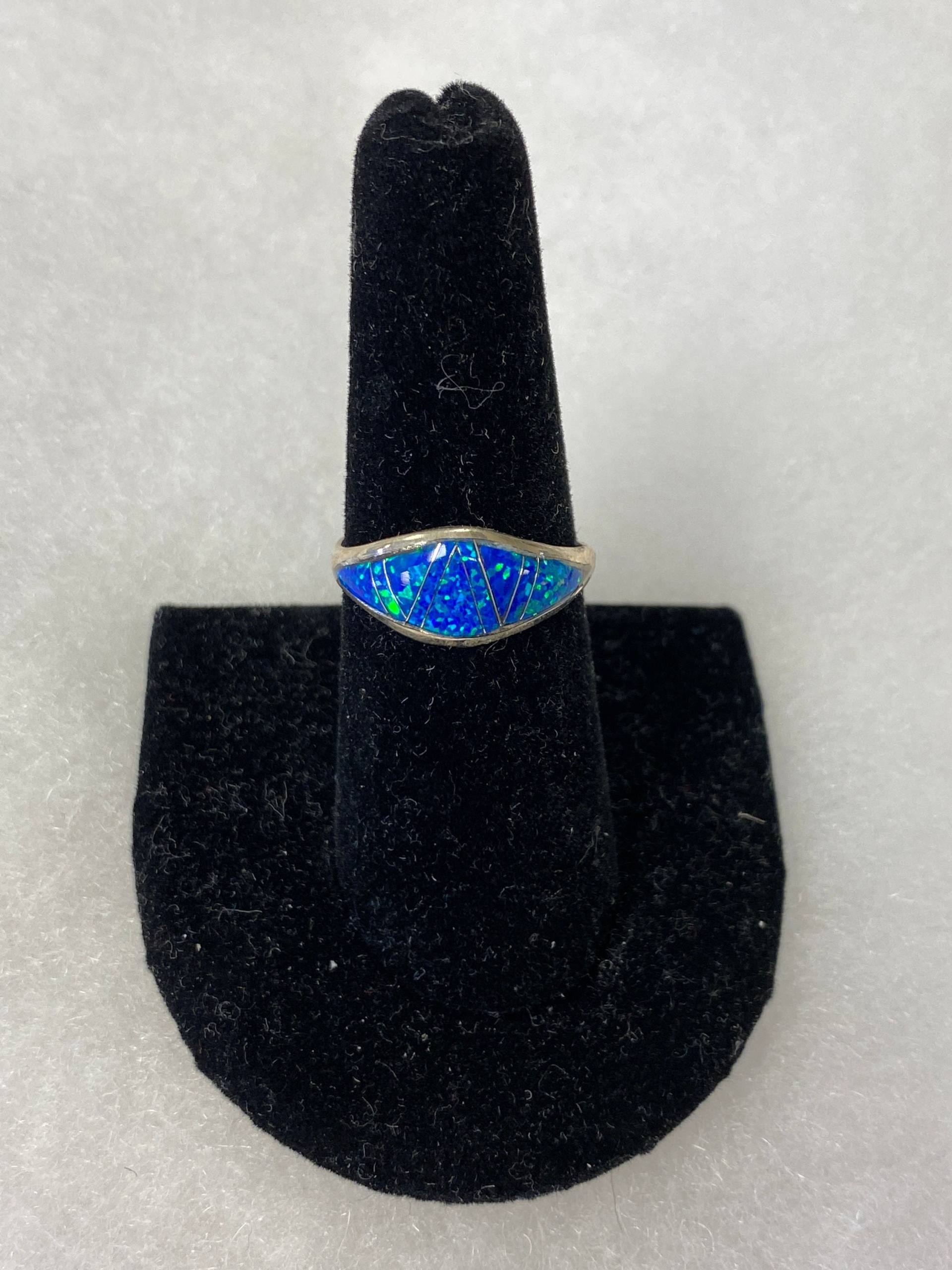 Blauer Opal Sterling Silber Ring Blauer Opal Sterling Silber Ring von SuriSouthwest