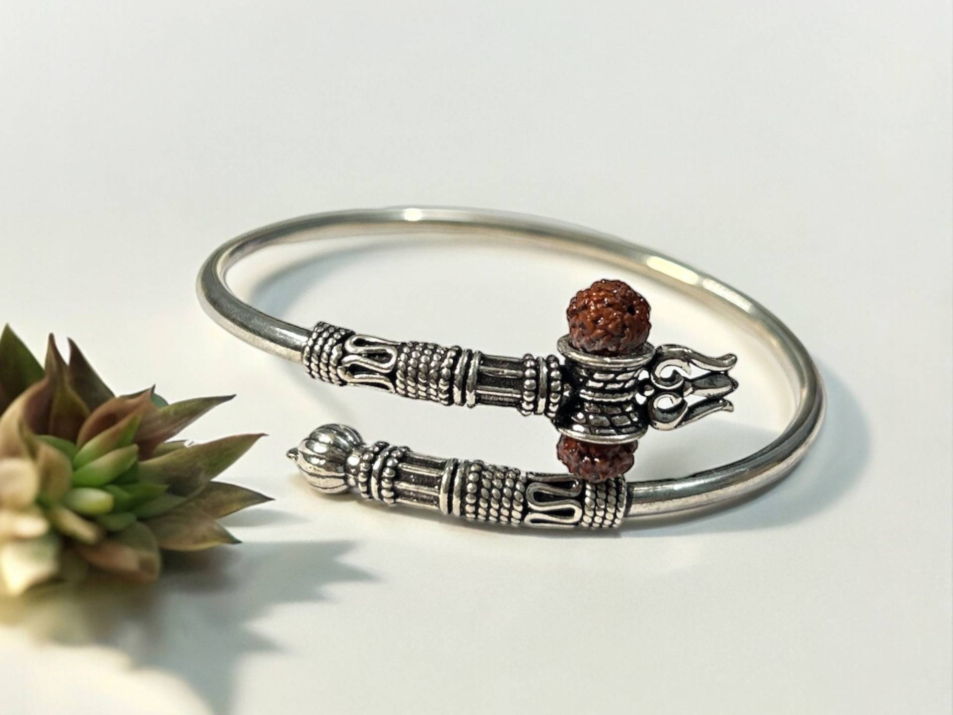 925 Sterling Silber Lord Shiva Dreizack Trishul Trishool Kada Handgemachtes Armreif Armband Mit Rudraksha, Trident Armband, Herrenarmband, Geschenk von SurrekhaCollections