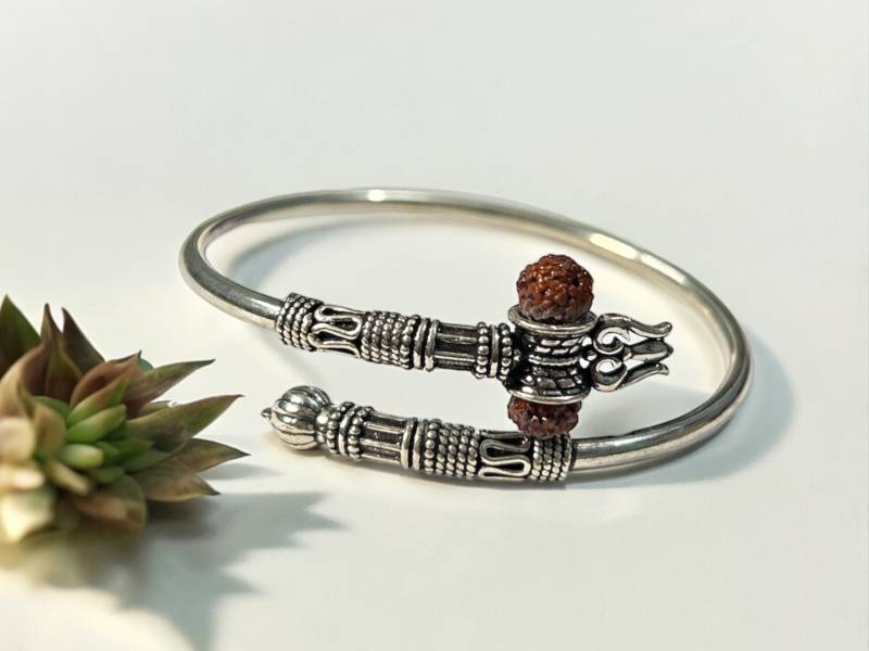 925 Sterling Silber Lord Shiva Dreizack Trishul Trishool Kada Handgemachtes Armreif Armband Mit Rudraksha, Trident Armband, Herrenarmband, Geschenk von SurrekhaCollections