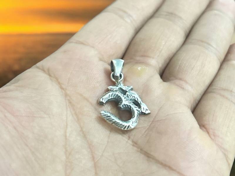 sterling Silber Om Anhänger - Handgemachter Yoga Schmuck, Spiritueller Anhänger, Meditation Accessoire, Hindu Symbol Halskette, Boho Geschenk Für von SurrekhaCollections