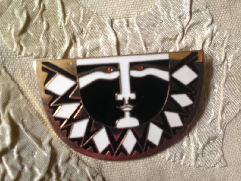 Laurel Burch Brosche Pin Sunface Sonnengesichtcelestial Cloisonné Art Jewelry Statement Piece Signed von SurrenderDorothy