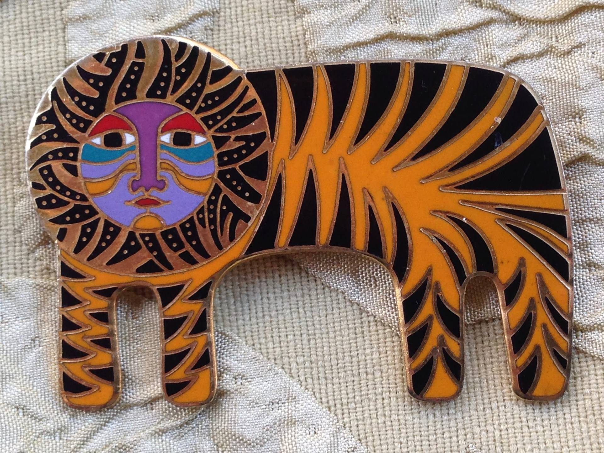 Laurel Burch Brosche Pin Tigre Tiger Cat Cloisonné Kunst Statement Schmuck Seltenes Stück Signiert Laurel Burch Brosche Pin Tigre Tiger Cat Cloisonné Kunst Statement Schmuck Seltenes Stück Signiert von SurrenderDorothy