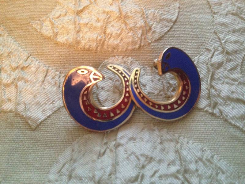Laurel Burch Celin Blue Birds Cloisonne Ohrringe Post Style Vintage Schmuck 1980Er Jahre Schwarz Türkis Phantasie Tier Selten Blau Rot Gold Laurel Burch Celin Blue Birds Cloisonne Ohrringe Post Style Vintage Schmuck 1980Er Jahre Schwarz Türkis Phantasie Tier Selten Blau Rot Gold von SurrenderDorothy