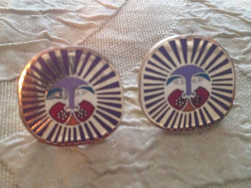 Laurel Burch Leonardo Löwengesicht Katze Cloisonne Ohrringe Post Back Vintage Schmuck 1980Er Jahre Rot Lila Gold Rar Laurel Burch Leonardo Löwengesicht Katze Cloisonne Ohrringe Post Back Vintage Schmuck 1980Er Jahre Rot Lila Gold Rar von SurrenderDorothy