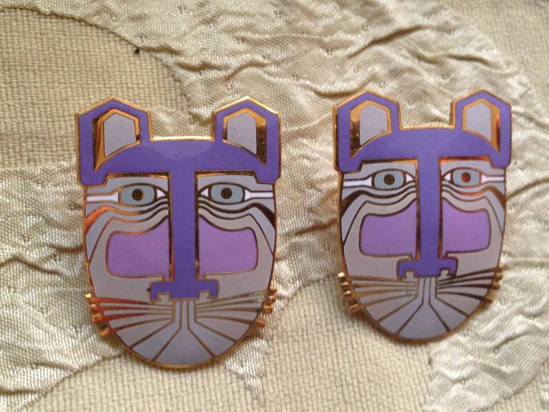 Laurel Burch Miikio Tiger Katze Gesichter Cloisonne Post Ohrringe Vintage Schmuck 1980S Lila Rosa Gold Laurel Burch Miikio Tiger Katze Gesichter Cloisonne Post Ohrringe Vintage Schmuck 1980S Lila Rosa Gold von SurrenderDorothy
