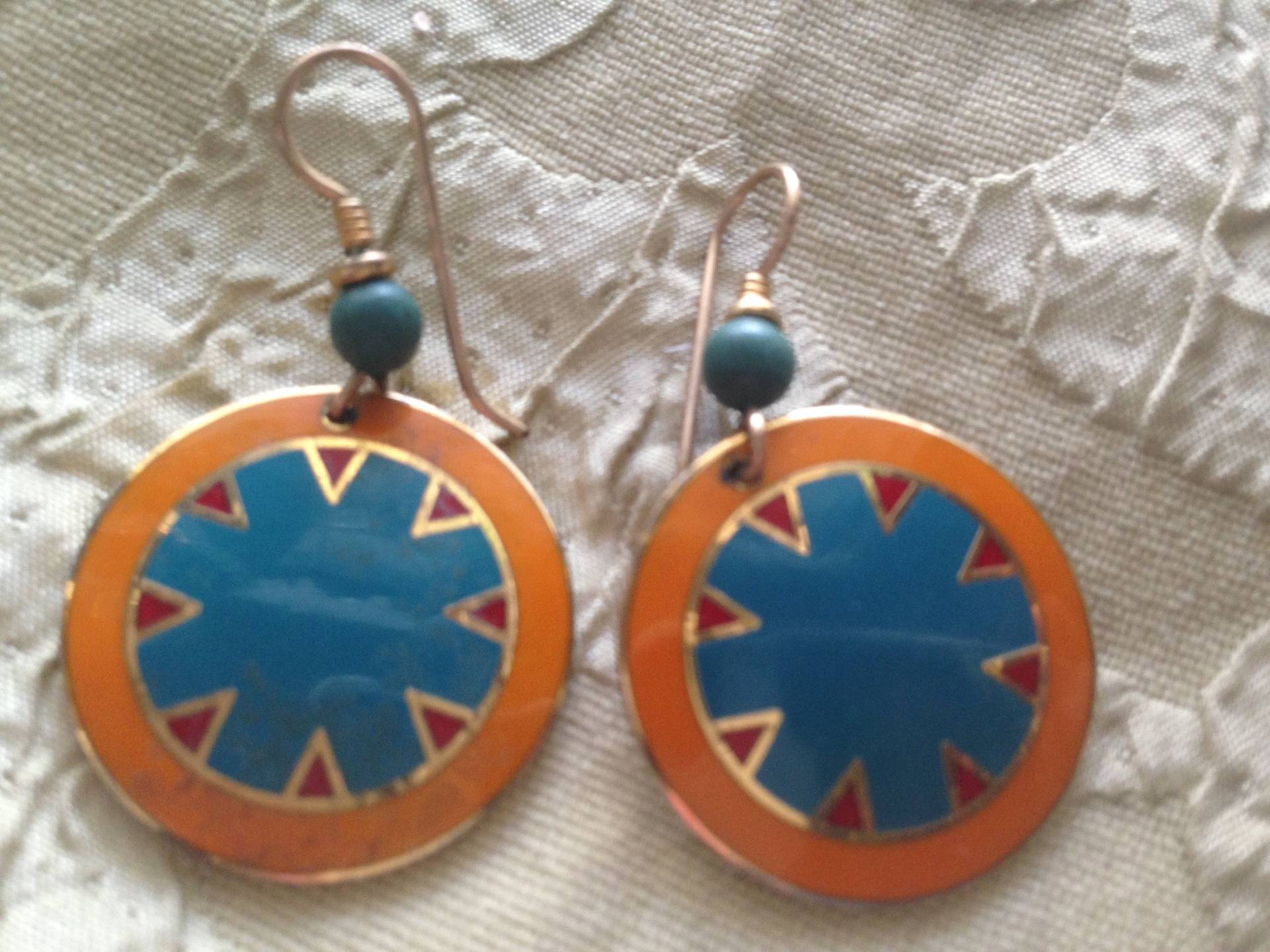 Laurel Burch Mythos Cloisonne Ohrringe Französisch Ohrhaken Selten Vintage Schmuck 1980Er Jahre Gold Filled Türkis Gelb Rot Laurel Burch Mythos Cloisonne Ohrringe Französisch Ohrhaken Selten Vintage Schmuck 1980Er Jahre Gold Filled Türkis Gelb Rot von SurrenderDorothy