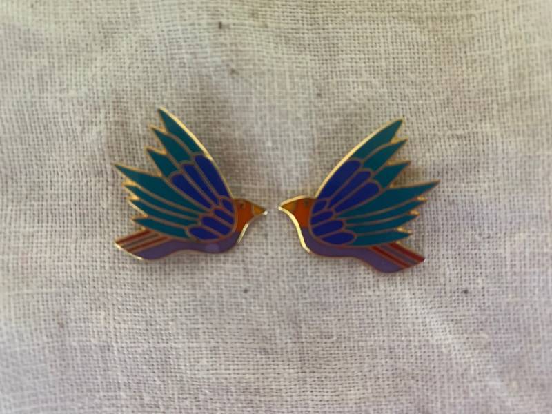 Laurel Burch Ohrringe Celeste Bird Cloisonne Post Stud Vintage Schmuck 1980Er Gold Filled Blau Lila Grün Orange Laurel Burch Ohrringe Celeste Bird Cloisonne Post Stud Vintage Schmuck 1980Er Gold Filled Blau Lila Grün Orange von SurrenderDorothy