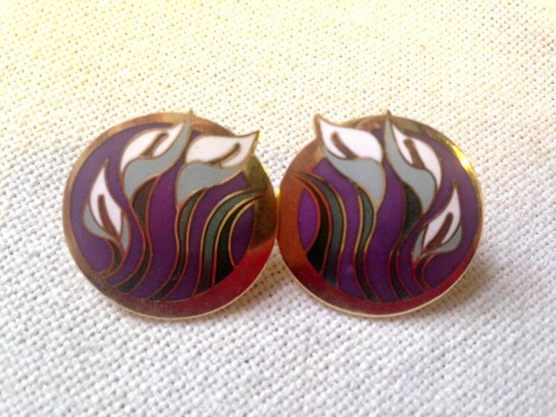 Laurel Burch Ohrringe Lillies Für Les Cloisonné Post Ohrstecker Kunst Schmuck Vintage Stück Signiert Lila Grün Weiß Grau Gold Laurel Burch Ohrringe Lillies Für Les Cloisonné Post Ohrstecker Kunst Schmuck Vintage Stück Signiert Lila Grün Weiß Grau Gold von SurrenderDorothy