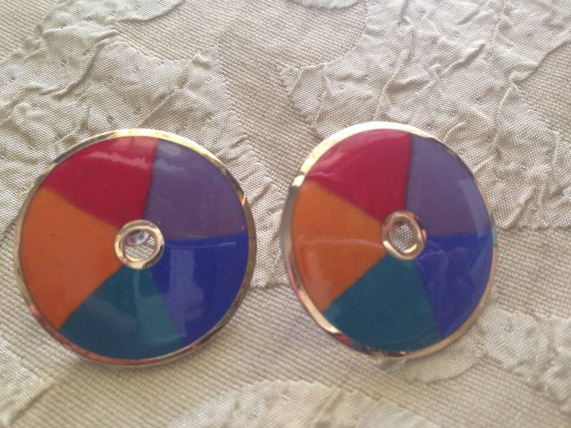 Laurel Burch Ohrringe Medina Post Stud Cloisonné Regenbogen Kunst Schmuck Vintage Stück Signiert Teal Blau Lila Rot Gold Laurel Burch Ohrringe Medina Post Stud Cloisonné Regenbogen Kunst Schmuck Vintage Stück Signiert Teal Blau Lila Rot Gold von SurrenderDorothy