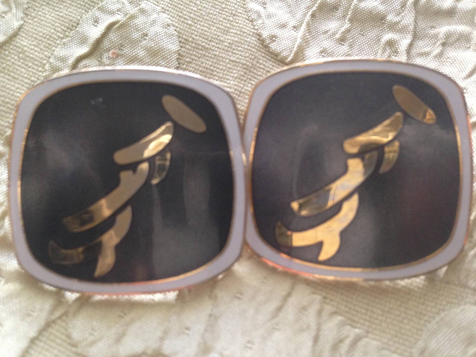 Laurel Burch Post Ohrringe Sommer Cloisonné Seltene Kunst Schmuck Vintage Stück Signiert Schwarz Silber Gold Laurel Burch Post Ohrringe Sommer Cloisonné Seltene Kunst Schmuck Vintage Stück Signiert Schwarz Silber Gold von SurrenderDorothy