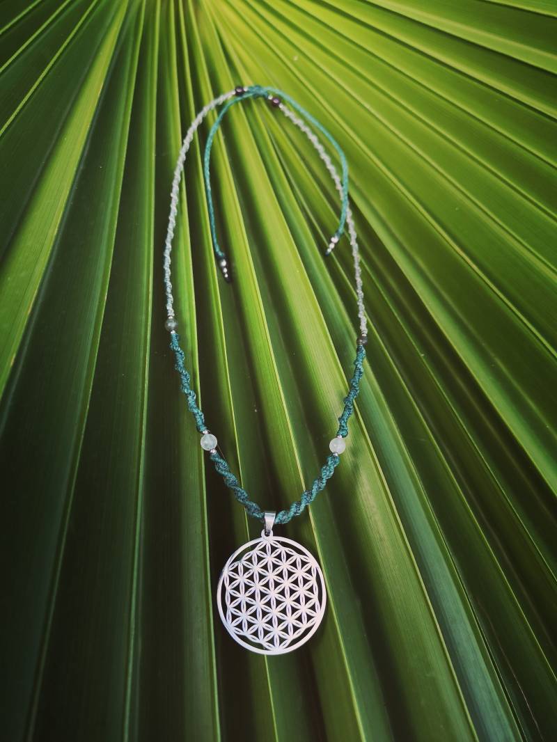 Blume Des Lebens Halskette Amulett Handmade Makramee Amulet Flower Of Life von SuryaAmulets